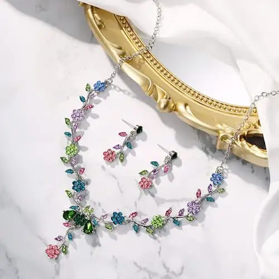 Cluster Daun Bunga Kristal Perak 925 Perhiasan Set Wanita Pernikahan Liontin dan Anting-Anting Set
