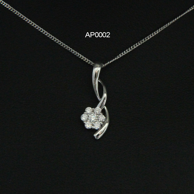 Perhiasan 18 Emas 18K Emas Diamond Kalung Pendant Ukuran 6.5 * 15mm