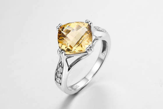 Cincin batu permata bulat yang menakjubkan yang terbuat dari Rhodium Citrine AAA