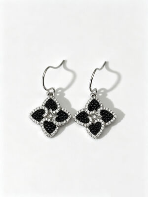 2026 Summer Silver Earrings Sterling CZ Pointy Lucky Four-Leaf Clover Colorful Black +White CZ Cocok untuk acara kasual dan formal Dangle Earring Hook, Fashion Sterling Silver Earrings
