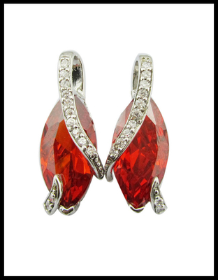 AAA Grade Kubic Zirconia Bentuk Hati Earrings Hypoallergenic Untuk Casual Party Wear