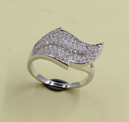 925 Pure Silver Bezel Wedding Leaf Design Ring Dengan Sparkling CZ Solitaire Dan Pave Eternity Band Sterling Silver Diamond