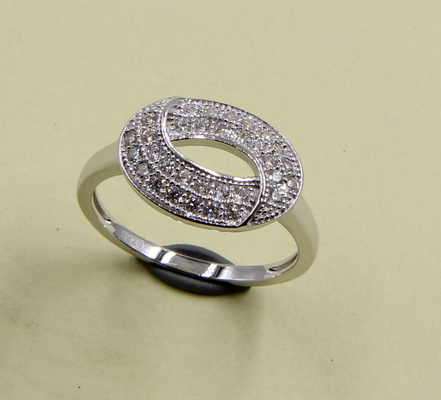 Bulat Swirl Ring Oval 925 Sterling Perak Eternity Bands Dengan Kelas AAA Zirconia Kubik Untuk Ulang Tahun Pernikahan